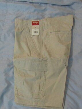 NWT WRANGLER AUTHENTICS Men's Utility Cargo Shorts Beige 32 Waist